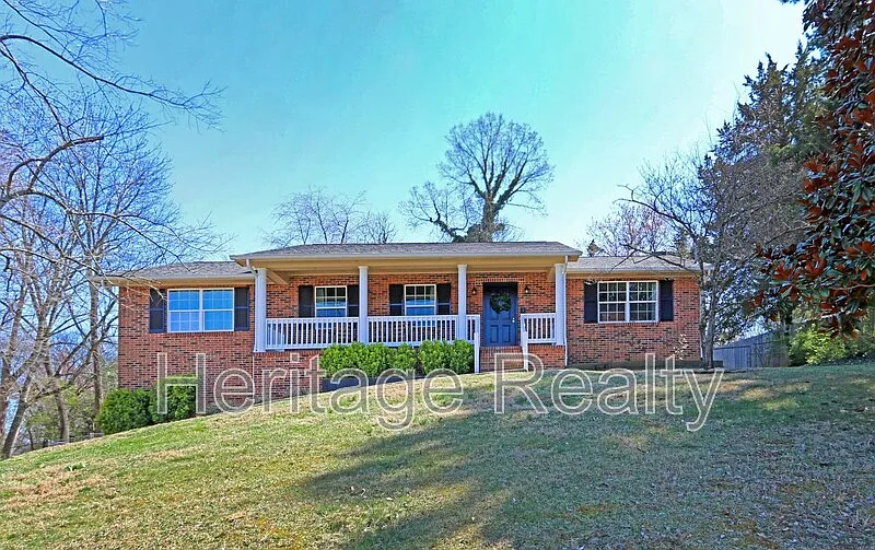 9608 Clearwater Dr