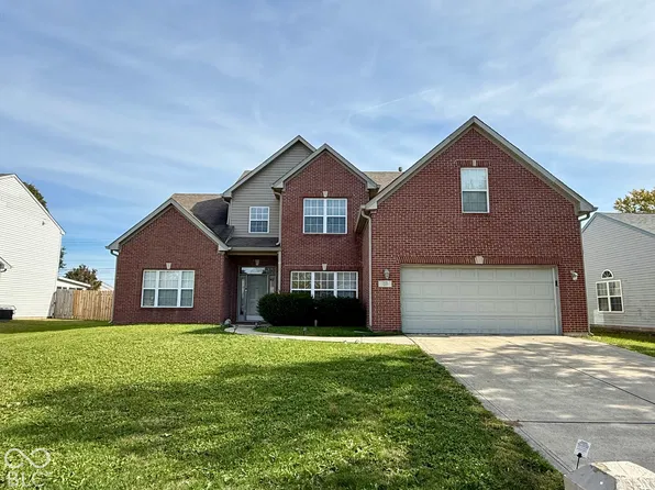 1429 Vinewood Dr, Greenwood, IN 46143