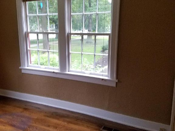 4th image of 418 E Meyer Blvd