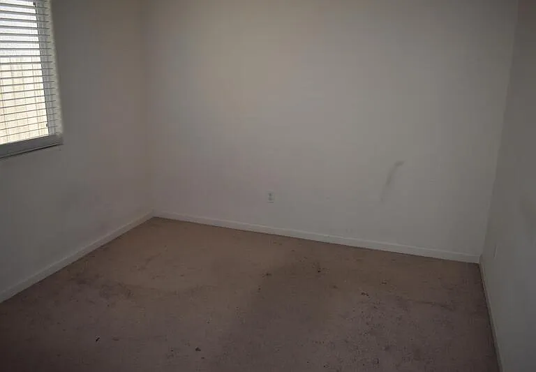 686 Phelps Dr — Photo 23