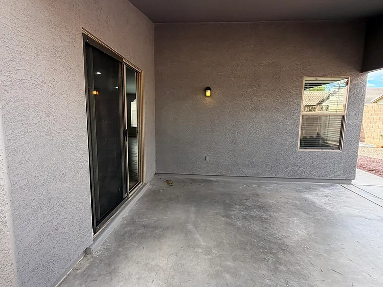 352 W Gascon Rd — Photo 10