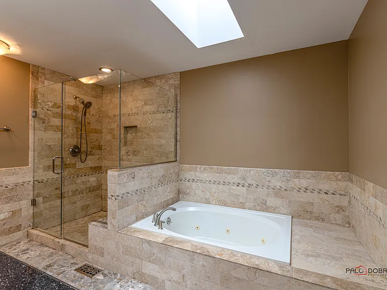 1551 Crowfoot Cir N — Photo 22