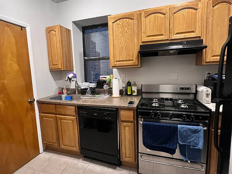 783 9th Ave #3R — Photo 1