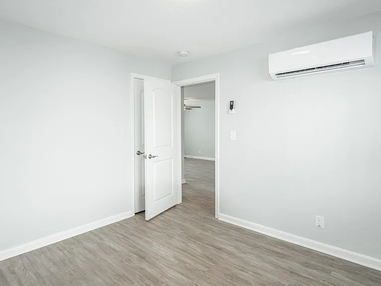 1208 W. Ocean View Apts — Photo 20