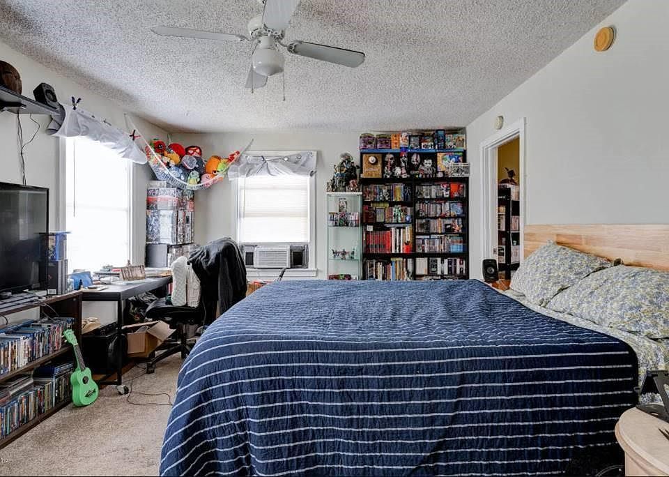 2nd image of 228B 12th Ave N #228B