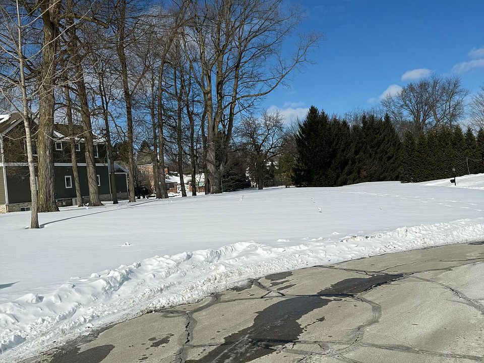 1st image of 3 Stableside Rd S