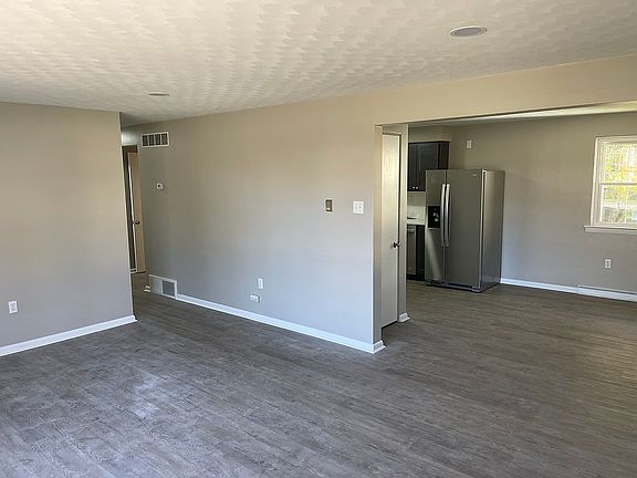 3rd image of 202 Nollyn Dr