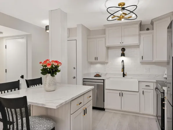 26 10th St W Unit 705, Saint Paul, MN 55102