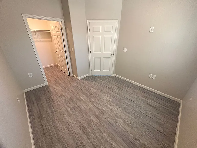 1031 N Highland St — Photo 6