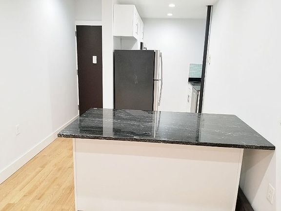 4th image of 24-20 41st St #3CC