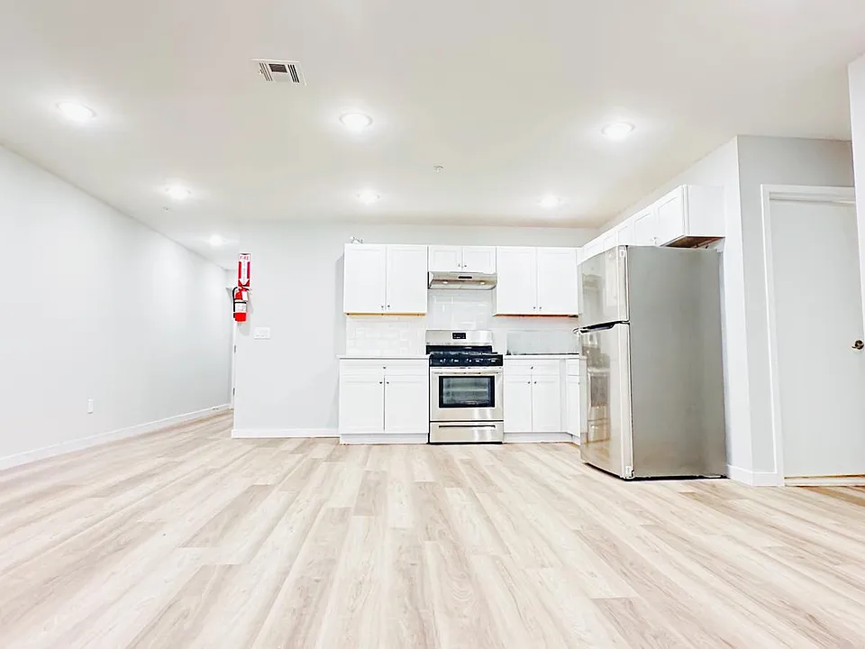 204 Rosa Parks Blvd #3