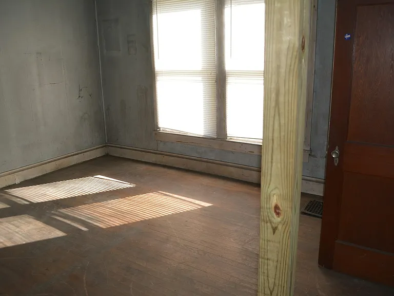 837 Kentucky Ave SW — Photo 5