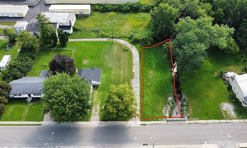 2nd image of 28 Walnut St