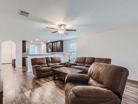 4th image of 517 Continental Ave