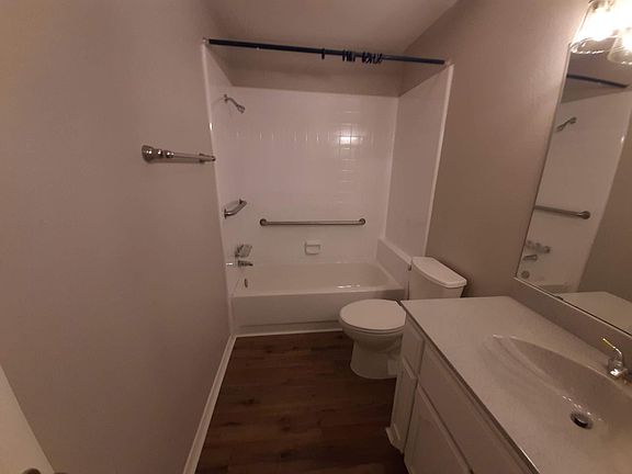 3rd image of 3305 Foxboro Dr