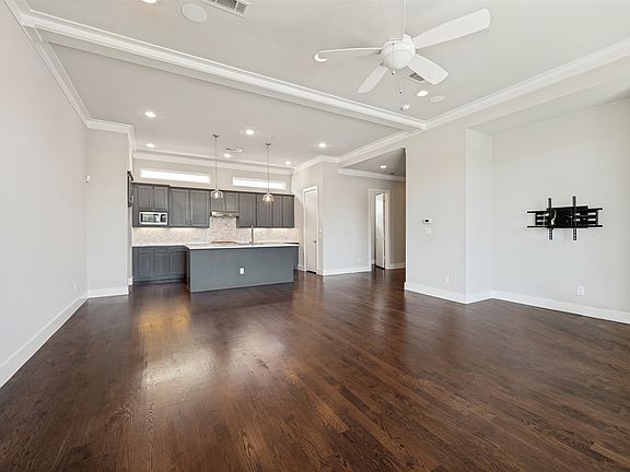 4th image of 212 Foch St