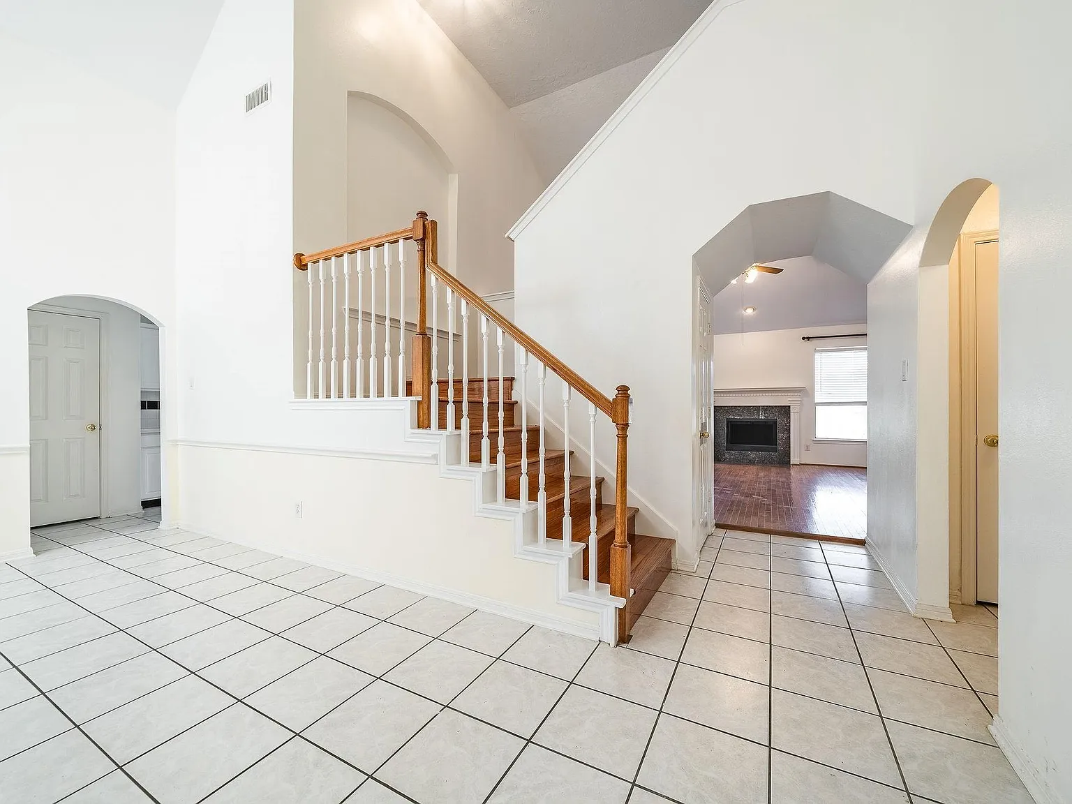 4 bed, 2.5 bath, 2676 sqft, $2,500 — Photo 3