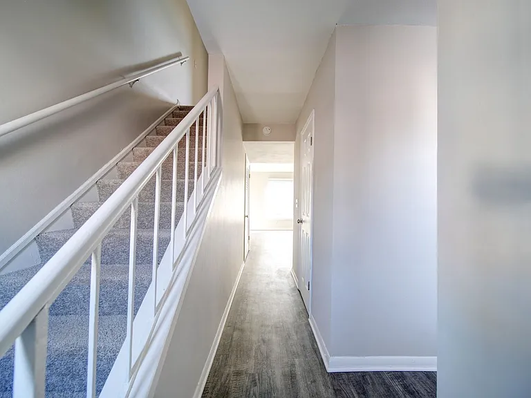 2505 S Charles Blvd — Photo 32