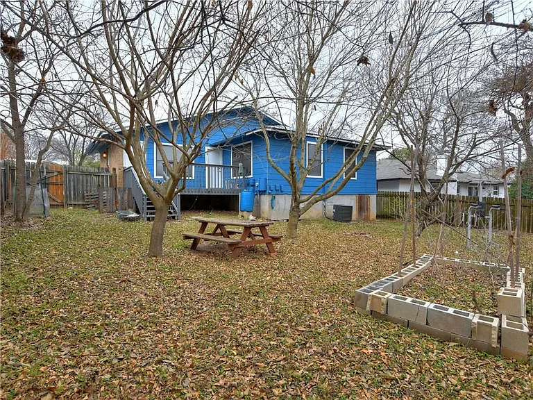 904 Walter St — Photo 19