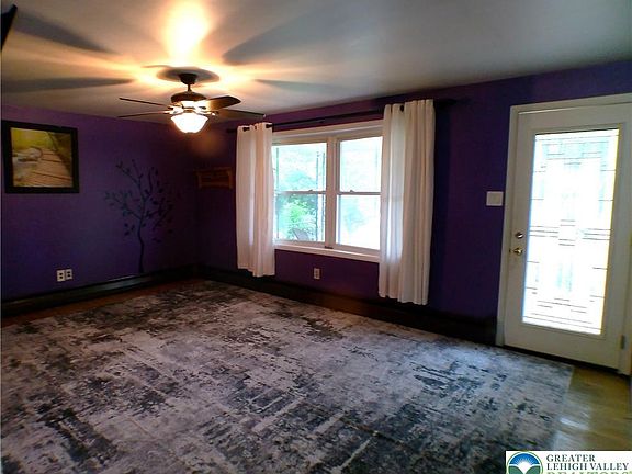 3rd image of 835 Montgomery St