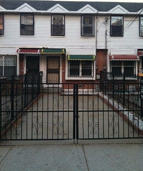 1st image of 2864 W 25th St