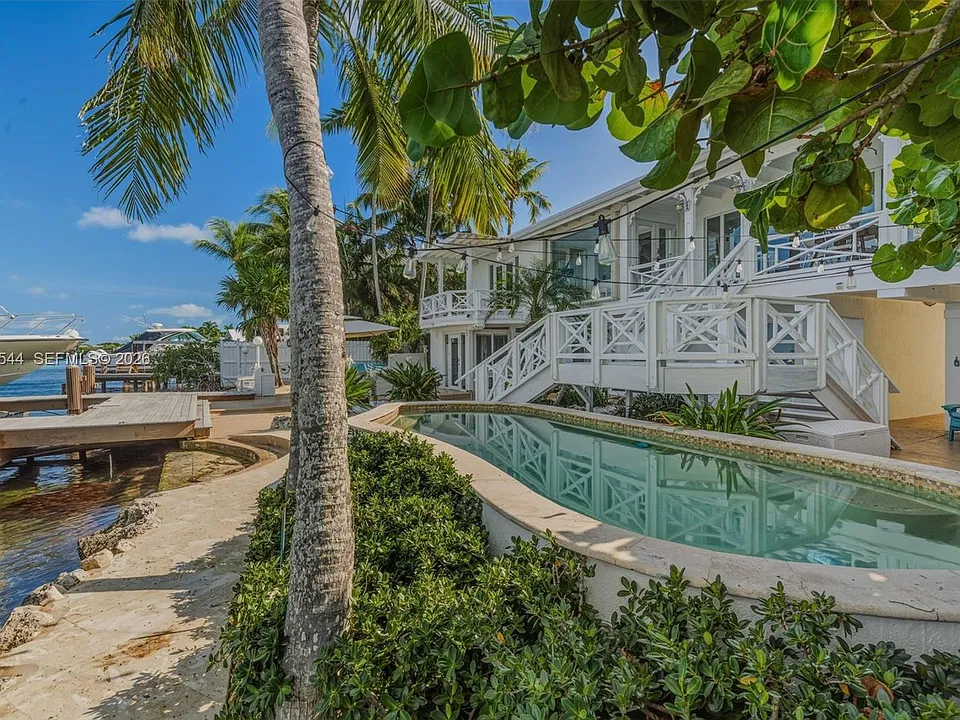 16 North Dr