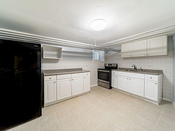 3rd image of 31 Clendenny Ave #B