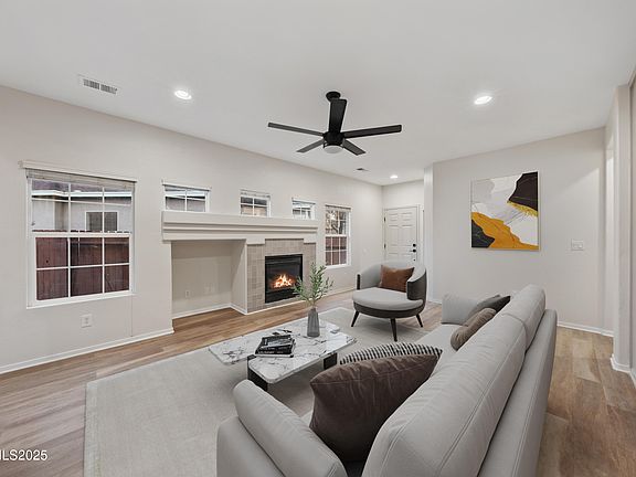 4th image of 997 Ephedra Ln