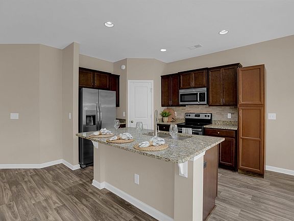 3rd image of 216 Bonhomme Cir