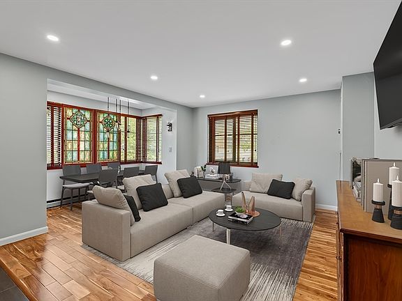 3rd image of 100 Ledgewood Dr APT 319