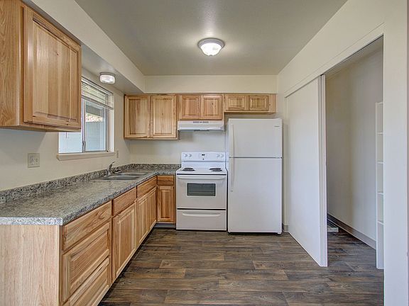4th image of 3102 Harney St Unit 6
