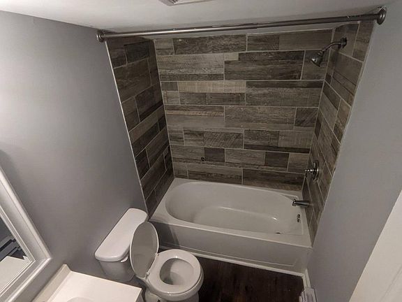 3rd image of 122 Francis St