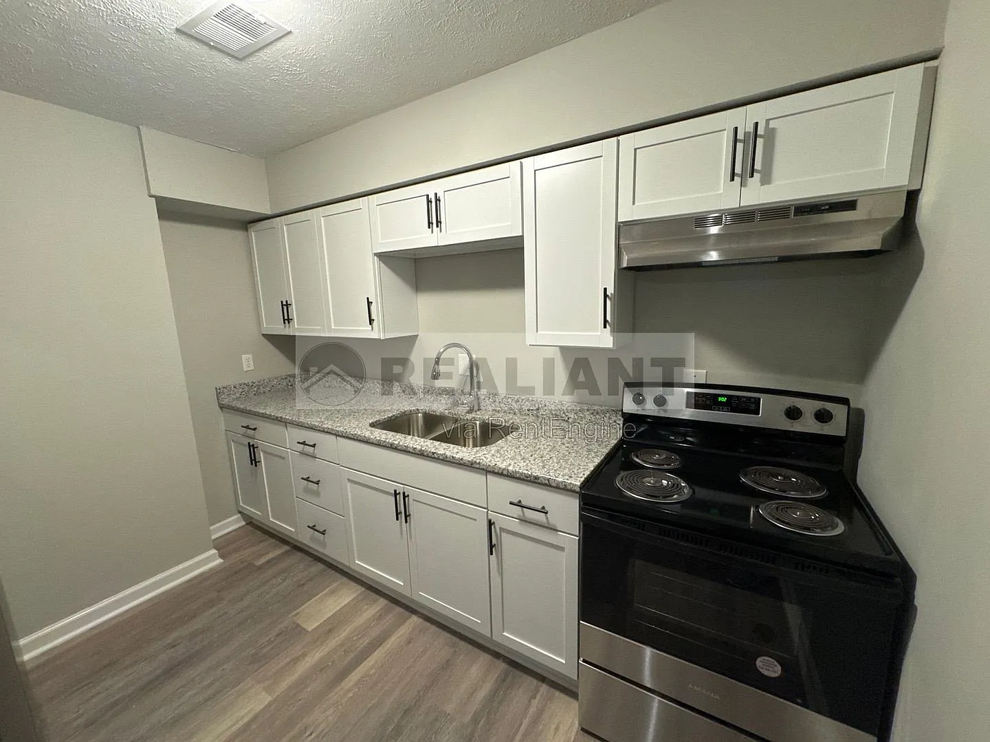 2 bed, 1.0 bath, 950 sqft, $995 — Photo 1