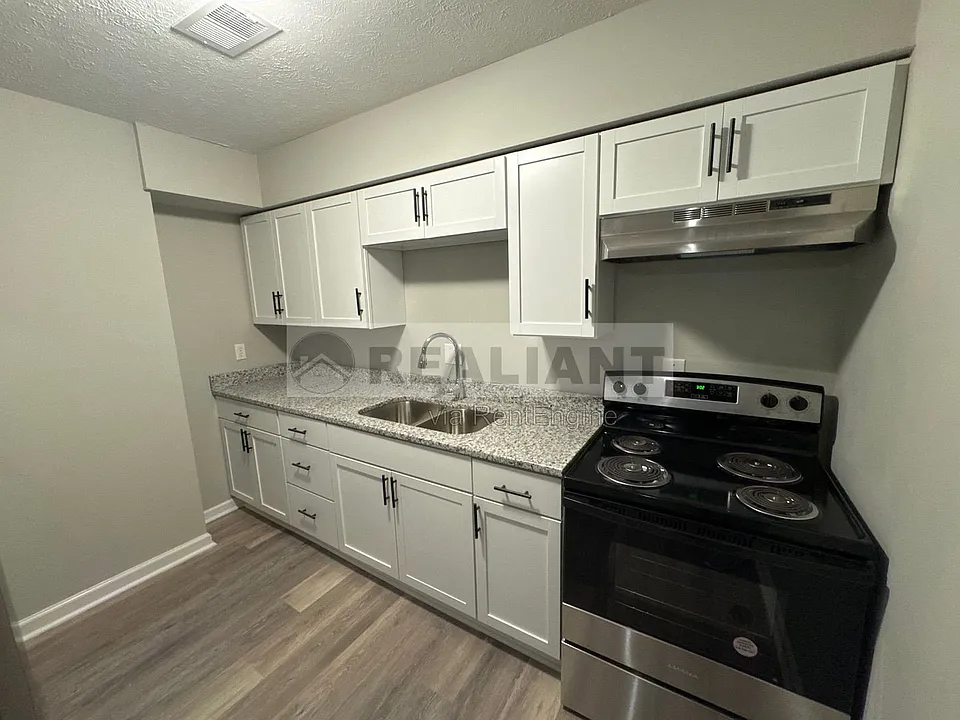 201 Lakeshore Dr #11