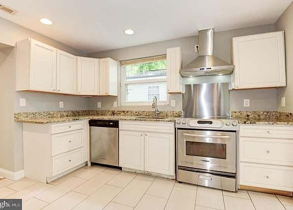 4th image of 303 McKinney St