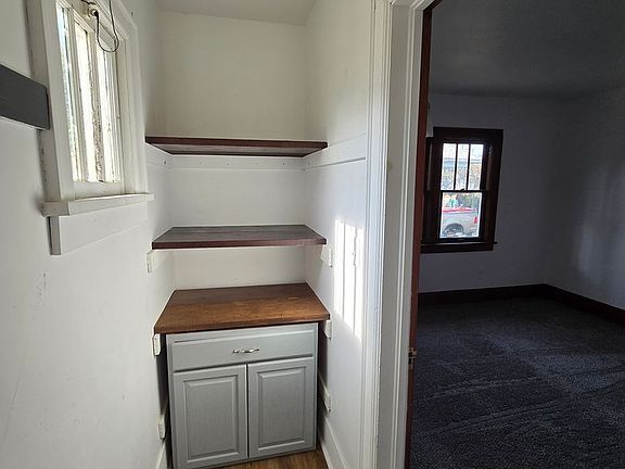 3rd image of 428 E Carlisle Ave
