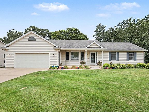 2nd image of 330 Glenwoods Ct NE
