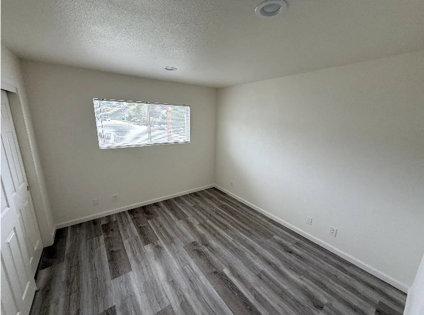 0430 956 Las Tunas St. — Photo 3