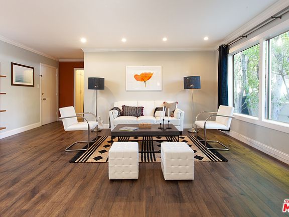 4th image of 960 Larrabee St APT 204
