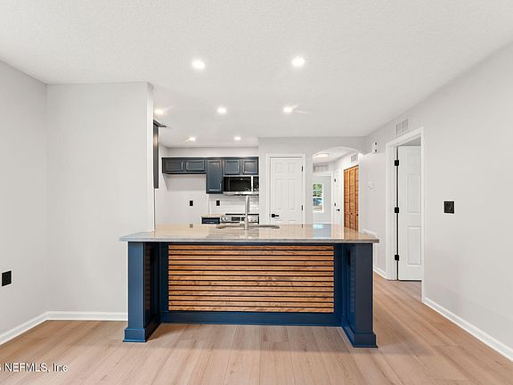 3rd image of 3055 LOWELL Avenue