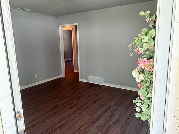 5th image of 5071 Mayfair St