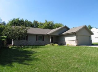 616 Minaka Dr, Waukesha, WI 53188
