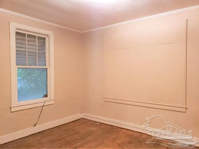 537 E Amber St — Photo 3