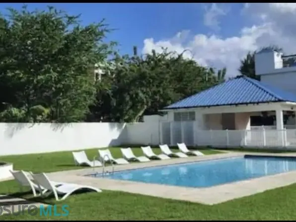 2 Mediania Alta, Loiza, PR