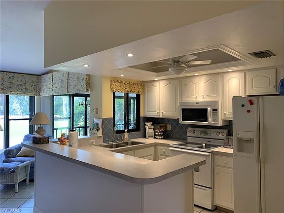 2nd image of 5890 Trailwinds Dr APT 526