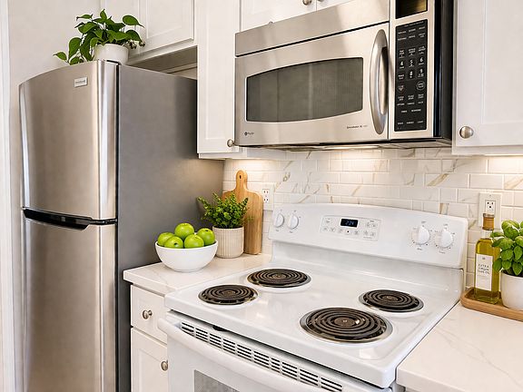 4th image of 21 Greenwood St APT 10