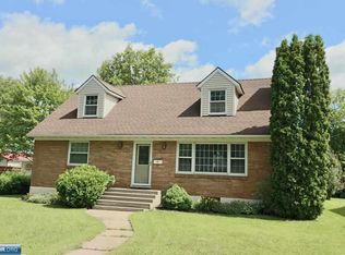 1121 12th St S, Virginia, MN 55792