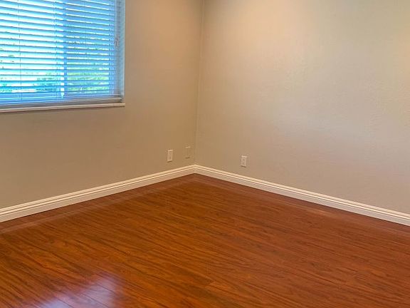 5th image of 10353 Alpine Dr APT A