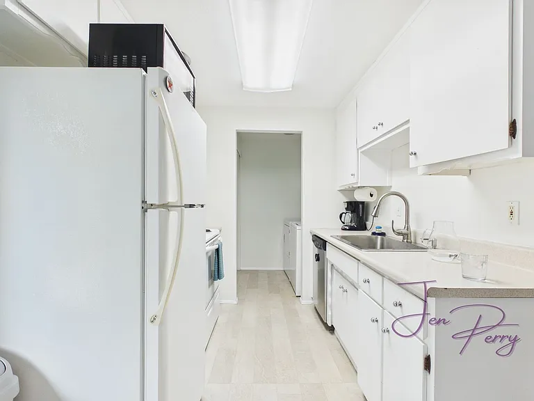 2274 Thornton St — Photo 3