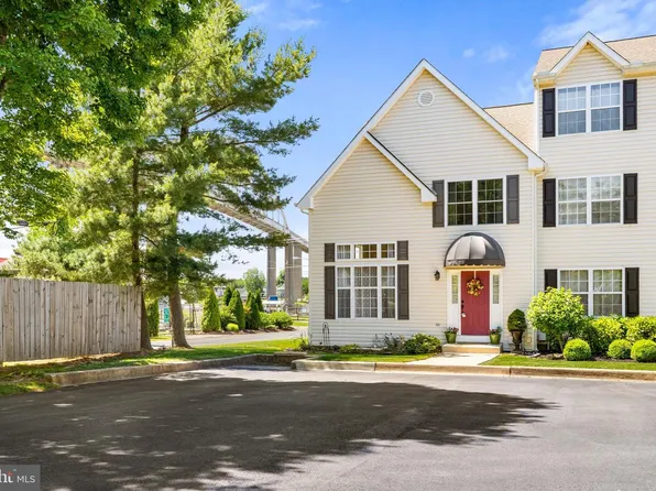 12 Boat Yard Rd, Chesapeake City, MD 21915